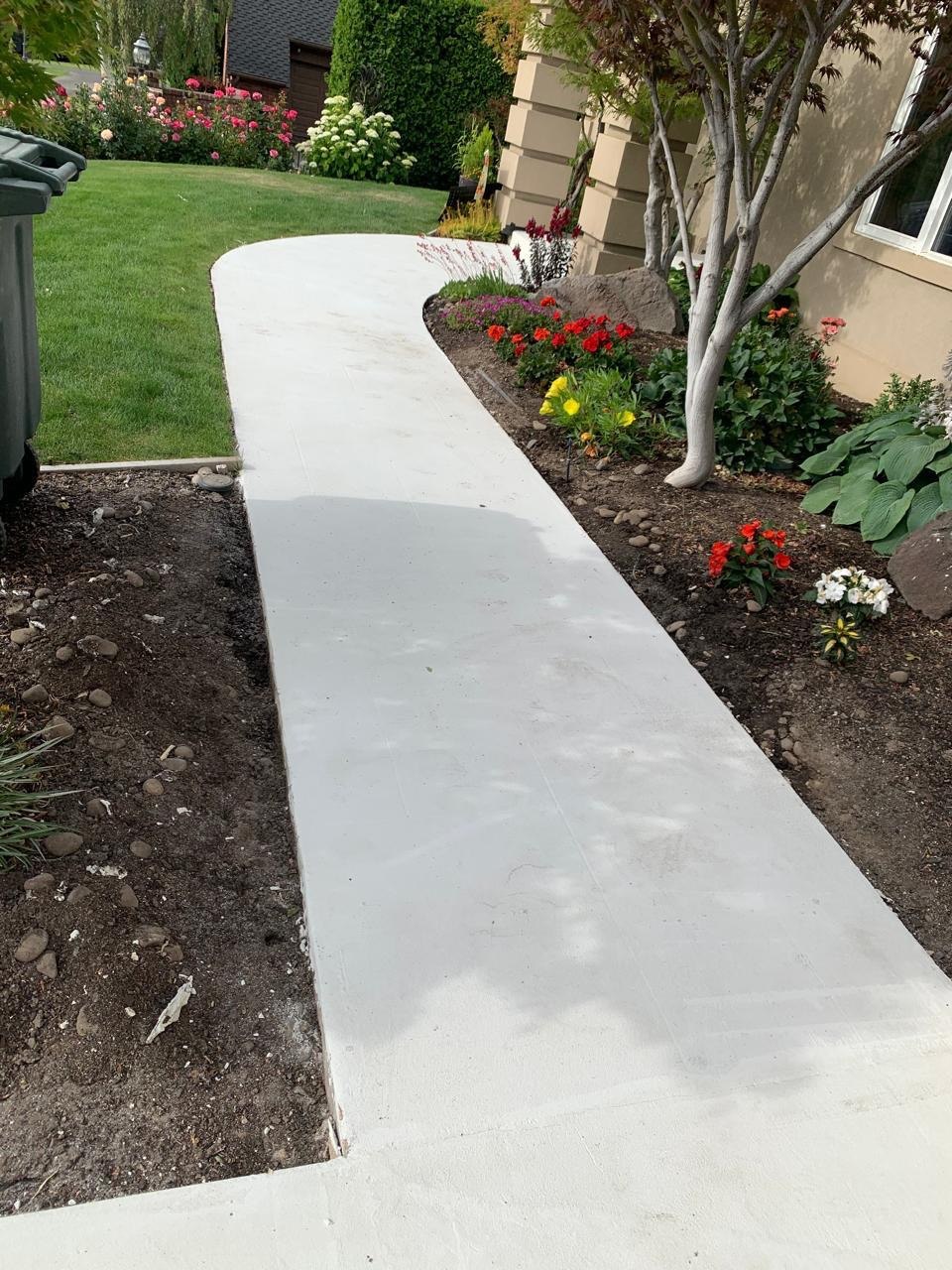 Curved walkway entry